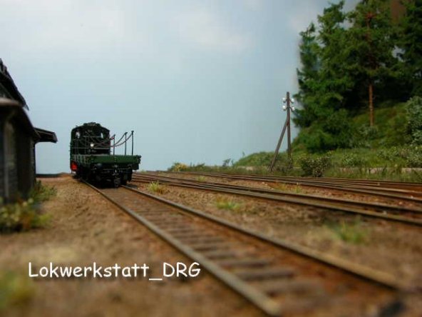 Bahndamm verwittert mit Puderfarben